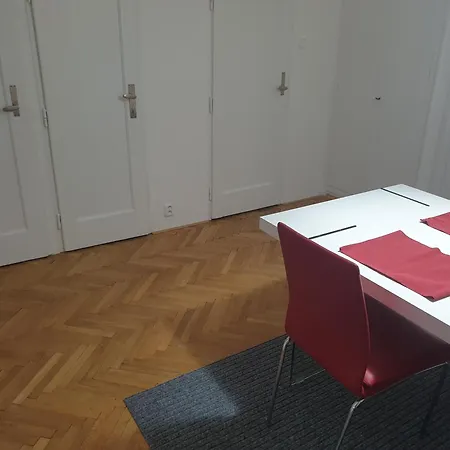 Newly Refurbished Πράγα