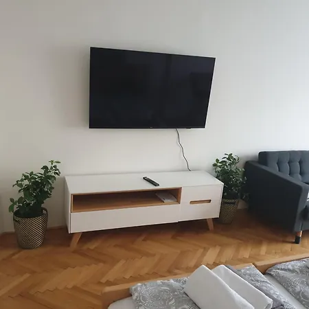 Newly Refurbished Prága