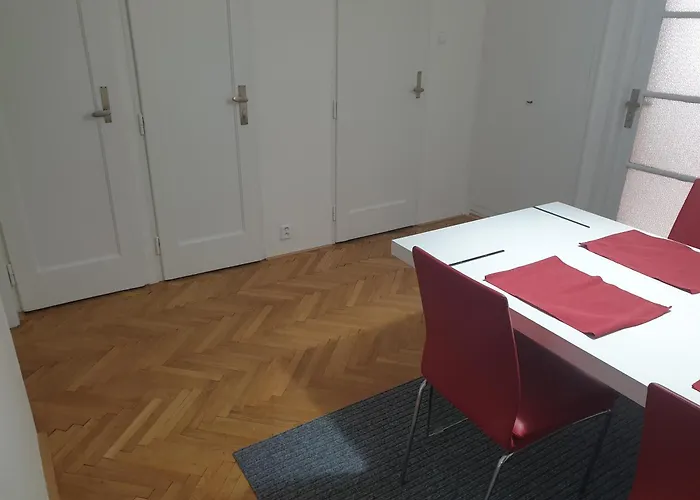Newly Refurbished Πράγα
